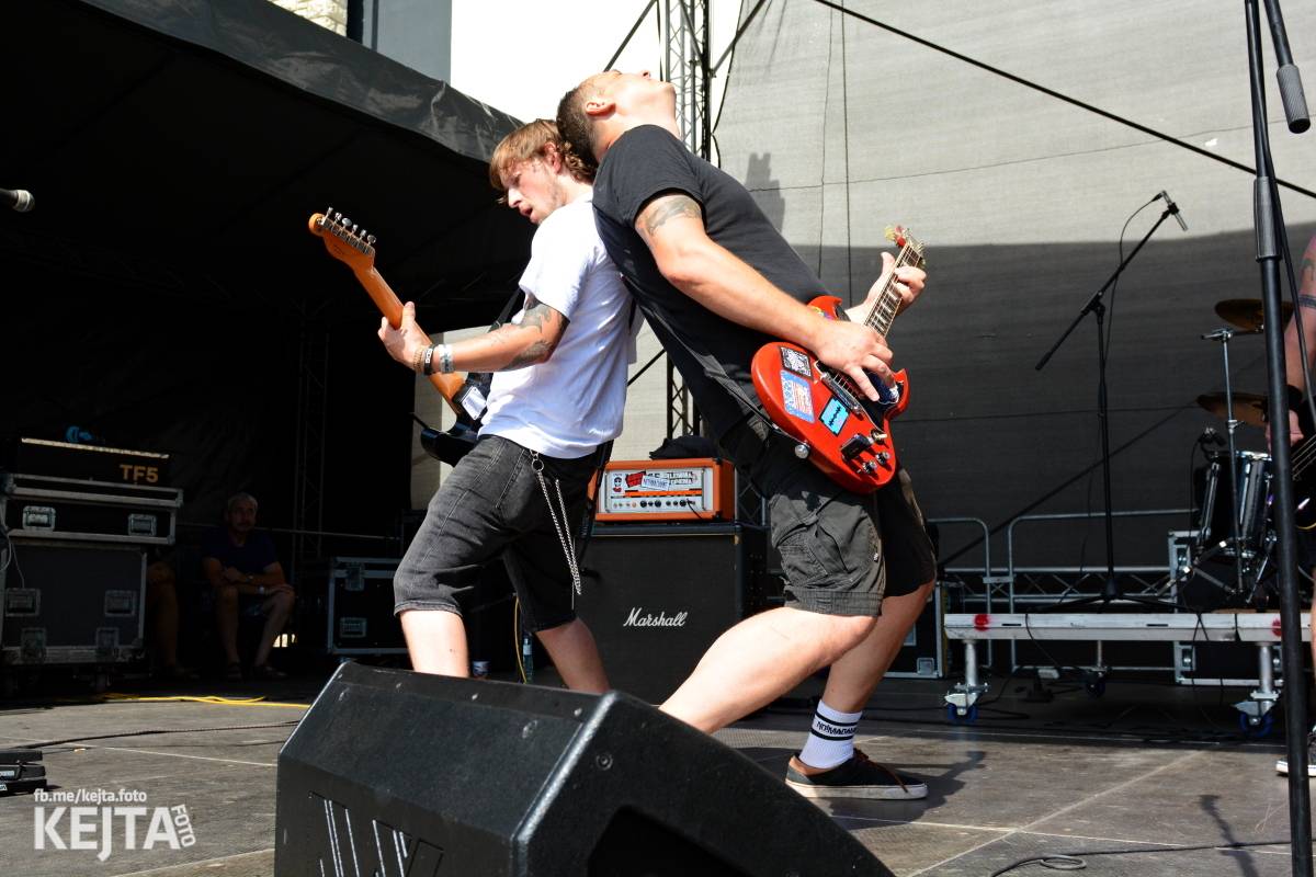 Běsnění na Valníku. Druhý den vystoupily kapely zakázanÝ ovoce, Totální nasazení nebo Znouzectnost