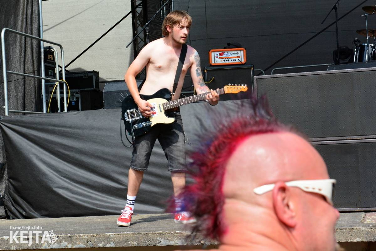 Běsnění na Valníku. Druhý den vystoupily kapely zakázanÝ ovoce, Totální nasazení nebo Znouzectnost