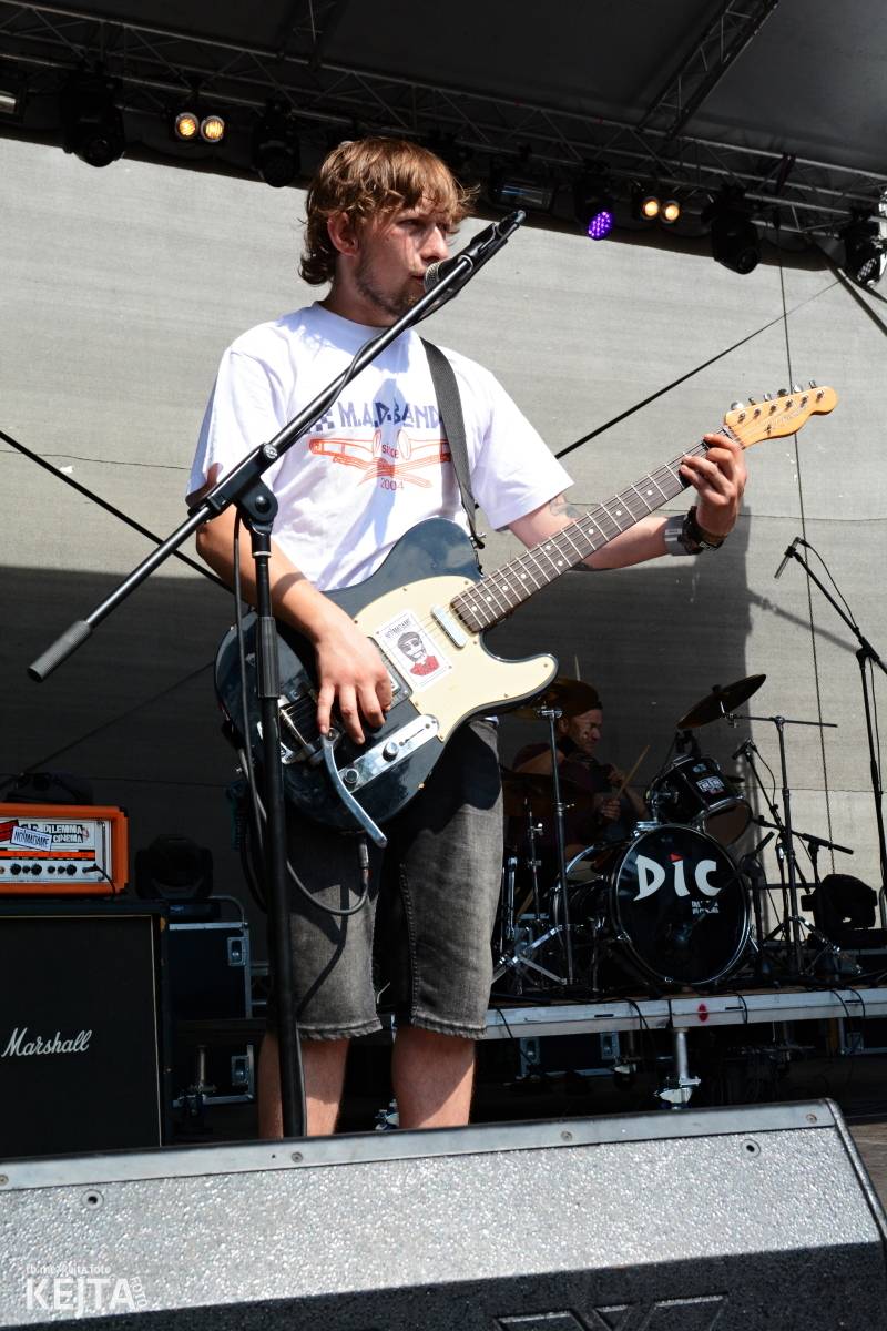 Běsnění na Valníku. Druhý den vystoupily kapely zakázanÝ ovoce, Totální nasazení nebo Znouzectnost