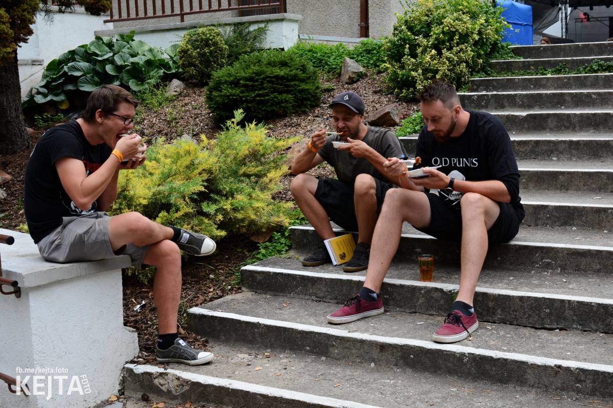 Běsnění na Valníku. Druhý den vystoupily kapely zakázanÝ ovoce, Totální nasazení nebo Znouzectnost