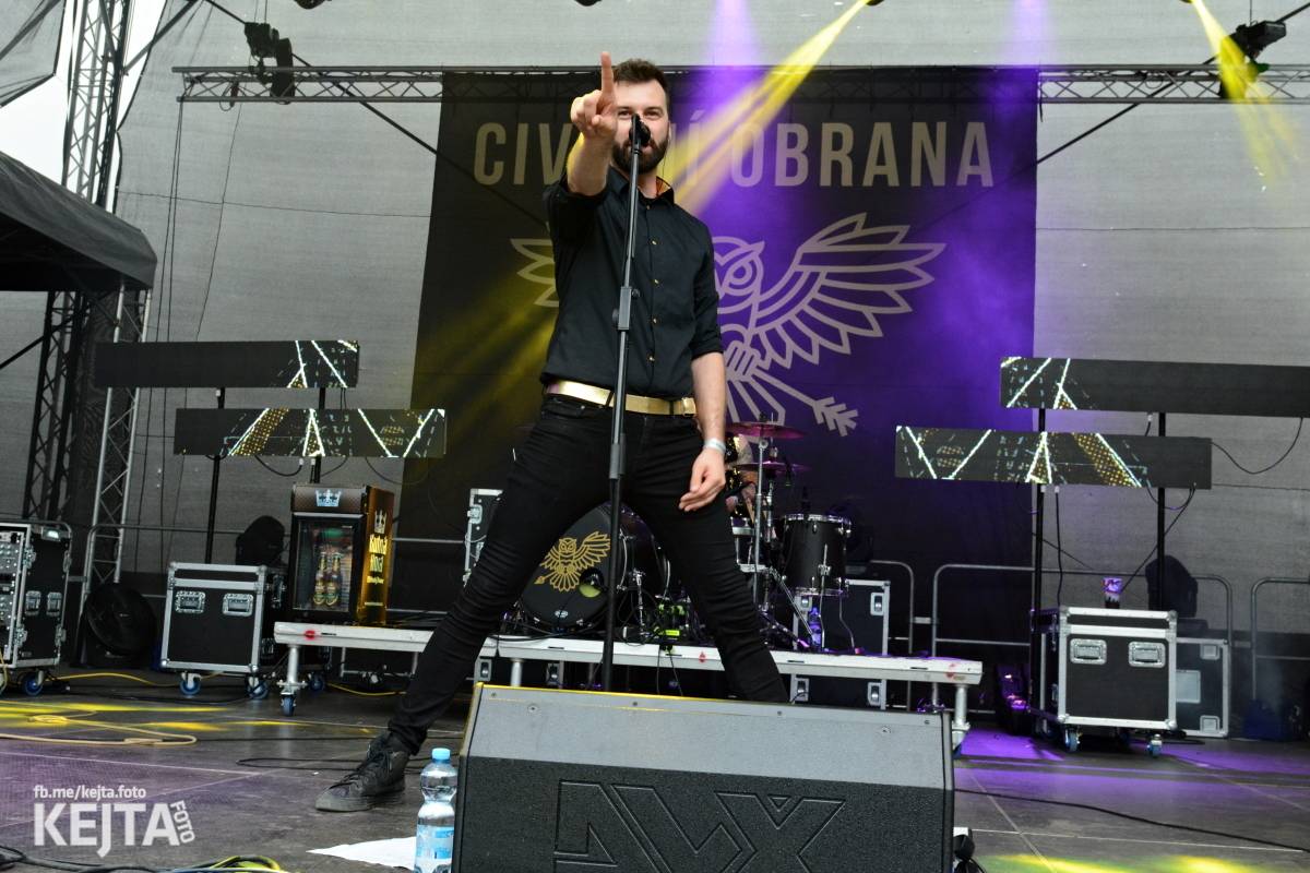 Běsnění na Valníku. Druhý den vystoupily kapely zakázanÝ ovoce, Totální nasazení nebo Znouzectnost