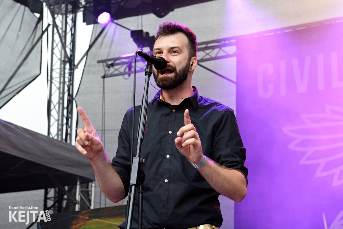 Běsnění na Valníku. Druhý den vystoupily kapely zakázanÝ ovoce, Totální nasazení nebo Znouzectnost