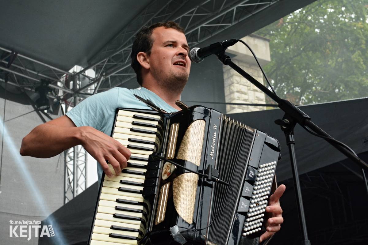 Běsnění na Valníku. Druhý den vystoupily kapely zakázanÝ ovoce, Totální nasazení nebo Znouzectnost