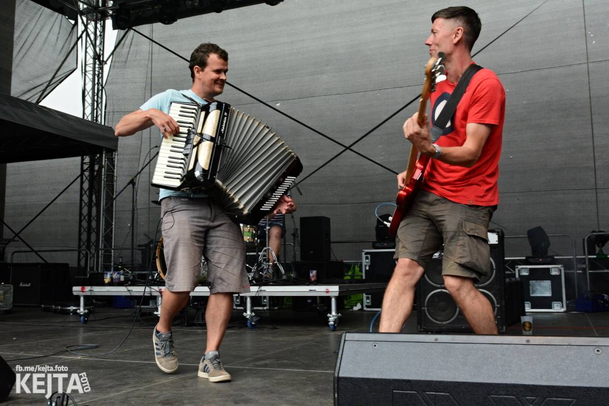 Běsnění na Valníku. Druhý den vystoupily kapely zakázanÝ ovoce, Totální nasazení nebo Znouzectnost