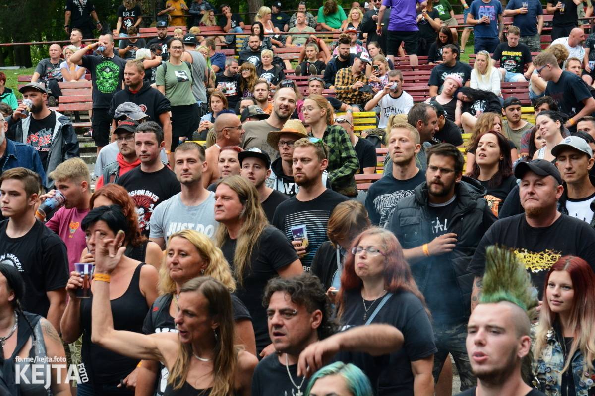 Běsnění na Valníku. Druhý den vystoupily kapely zakázanÝ ovoce, Totální nasazení nebo Znouzectnost