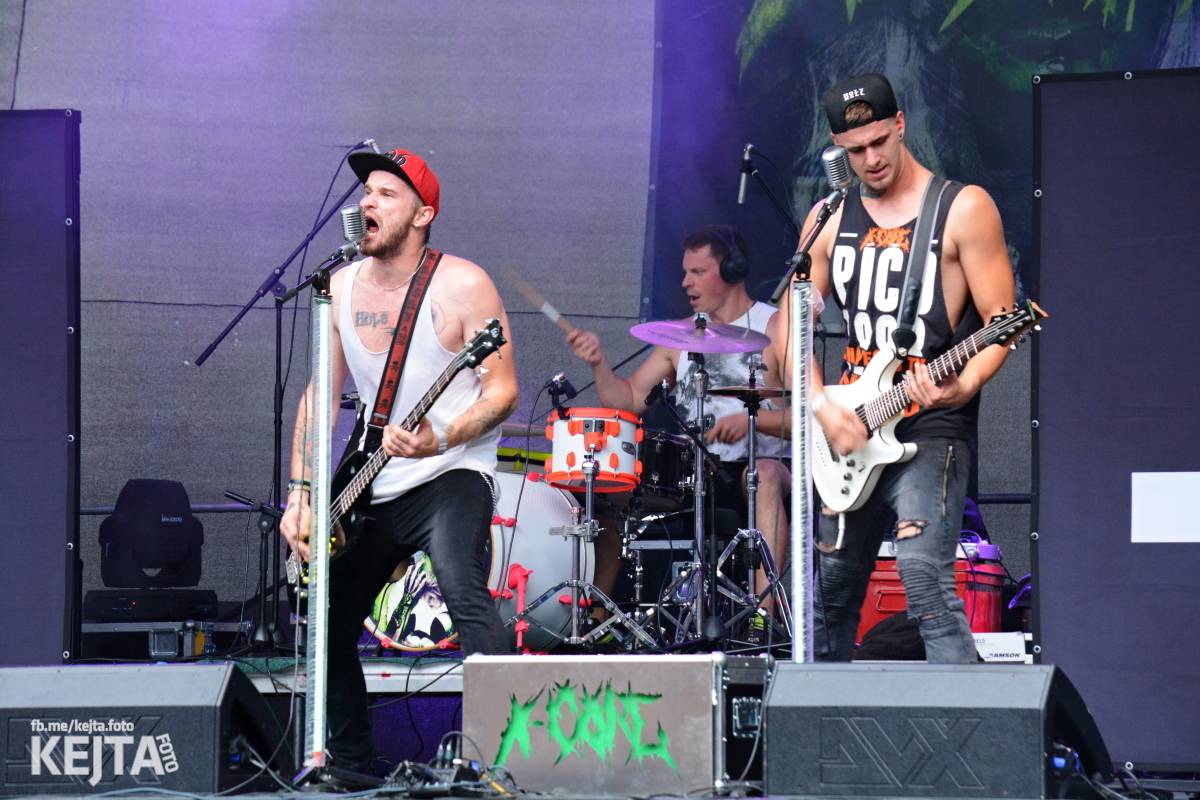 Běsnění na Valníku. Druhý den vystoupily kapely zakázanÝ ovoce, Totální nasazení nebo Znouzectnost