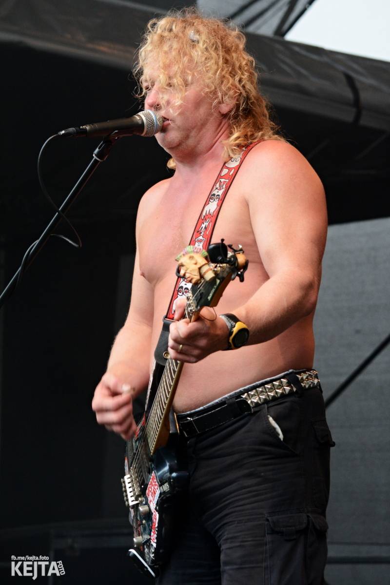 Běsnění na Valníku. Druhý den vystoupily kapely zakázanÝ ovoce, Totální nasazení nebo Znouzectnost