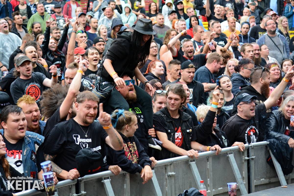 Běsnění na Valníku. Druhý den vystoupily kapely zakázanÝ ovoce, Totální nasazení nebo Znouzectnost