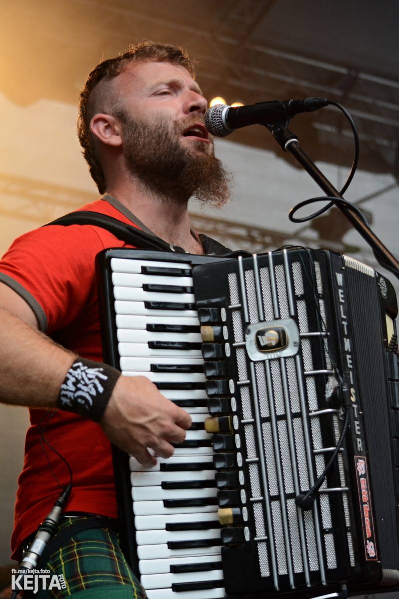 Běsnění na Valníku. Druhý den vystoupily kapely zakázanÝ ovoce, Totální nasazení nebo Znouzectnost