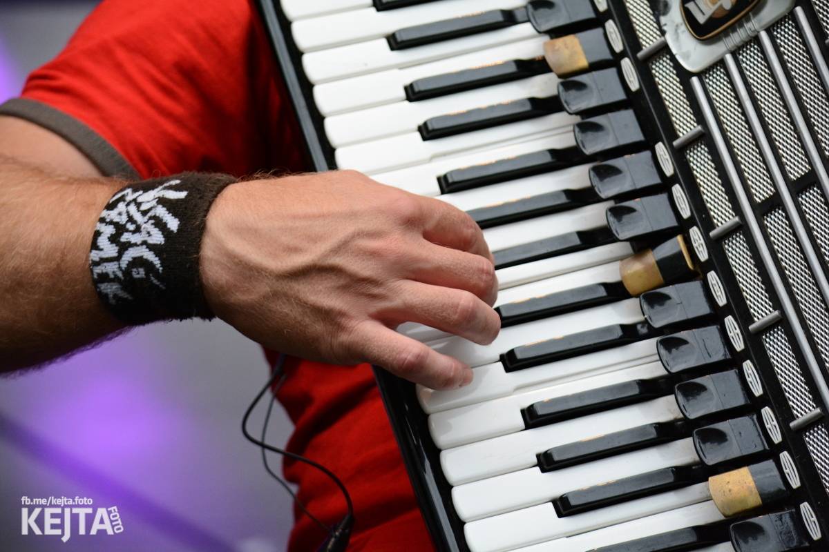 Běsnění na Valníku. Druhý den vystoupily kapely zakázanÝ ovoce, Totální nasazení nebo Znouzectnost