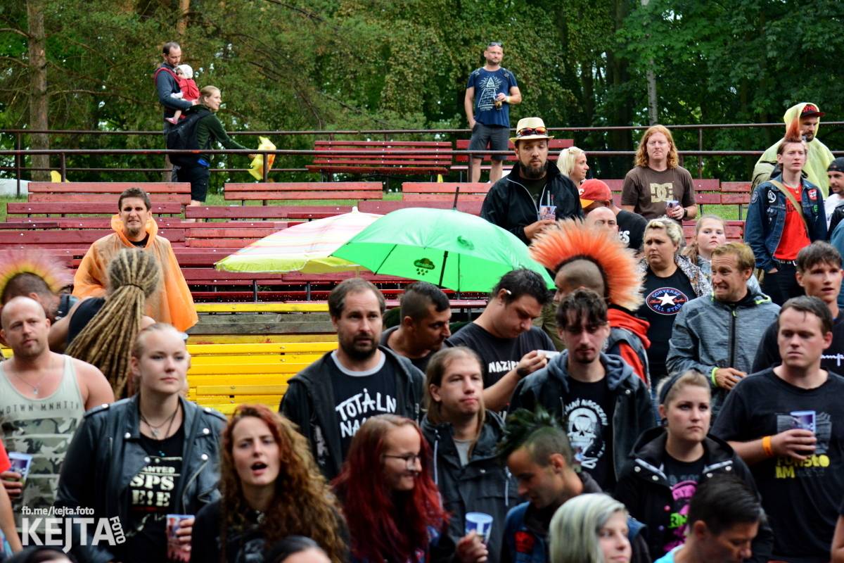 Běsnění na Valníku. Druhý den vystoupily kapely zakázanÝ ovoce, Totální nasazení nebo Znouzectnost