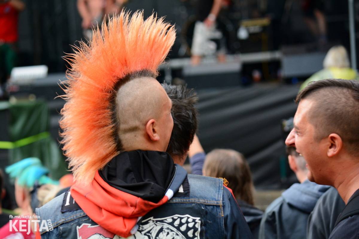 Běsnění na Valníku. Druhý den vystoupily kapely zakázanÝ ovoce, Totální nasazení nebo Znouzectnost