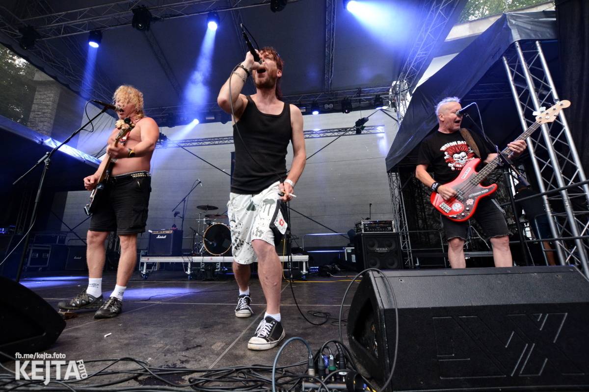 Běsnění na Valníku. Druhý den vystoupily kapely zakázanÝ ovoce, Totální nasazení nebo Znouzectnost