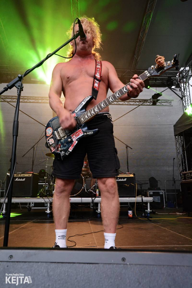 Běsnění na Valníku. Druhý den vystoupily kapely zakázanÝ ovoce, Totální nasazení nebo Znouzectnost