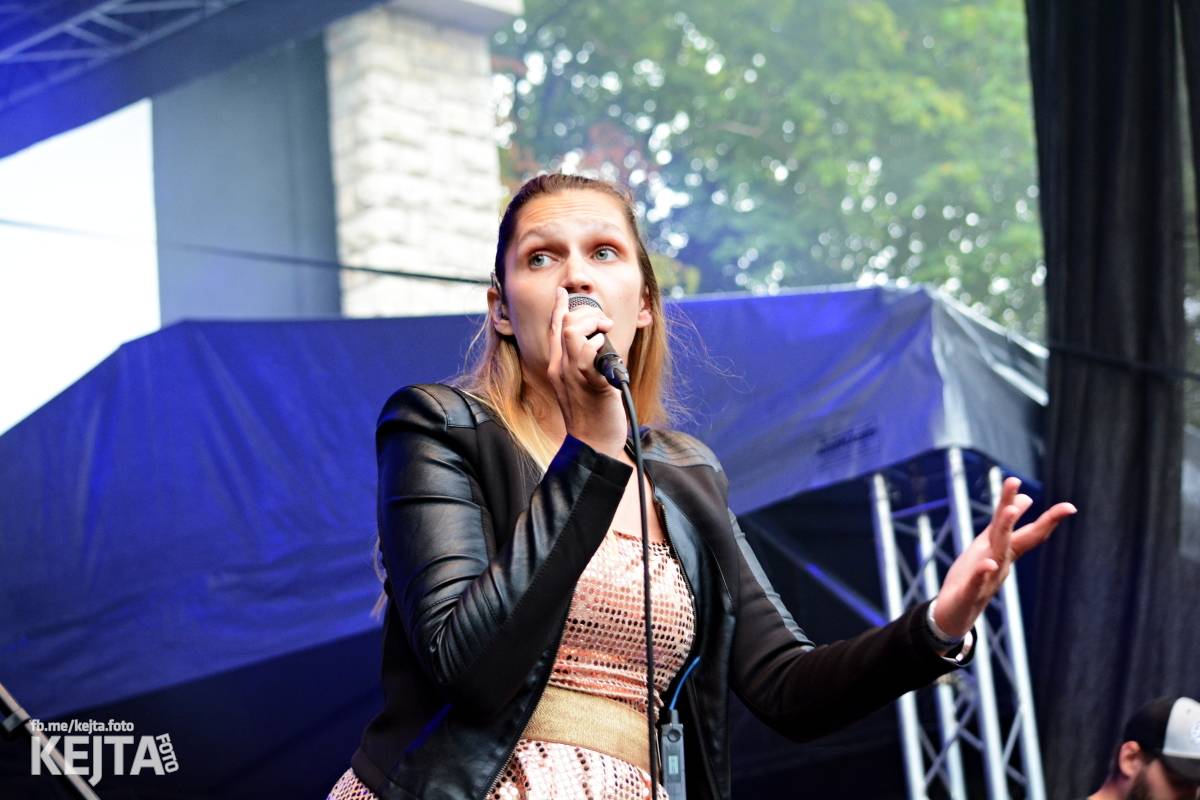 Běsnění na Valníku. Druhý den vystoupily kapely zakázanÝ ovoce, Totální nasazení nebo Znouzectnost