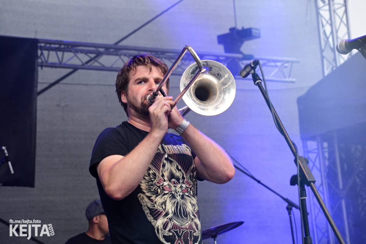 Běsnění na Valníku. Druhý den vystoupily kapely zakázanÝ ovoce, Totální nasazení nebo Znouzectnost