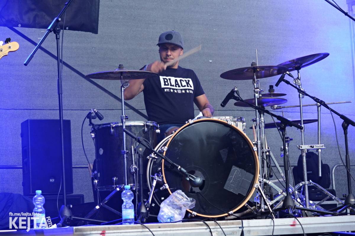 Běsnění na Valníku. Druhý den vystoupily kapely zakázanÝ ovoce, Totální nasazení nebo Znouzectnost