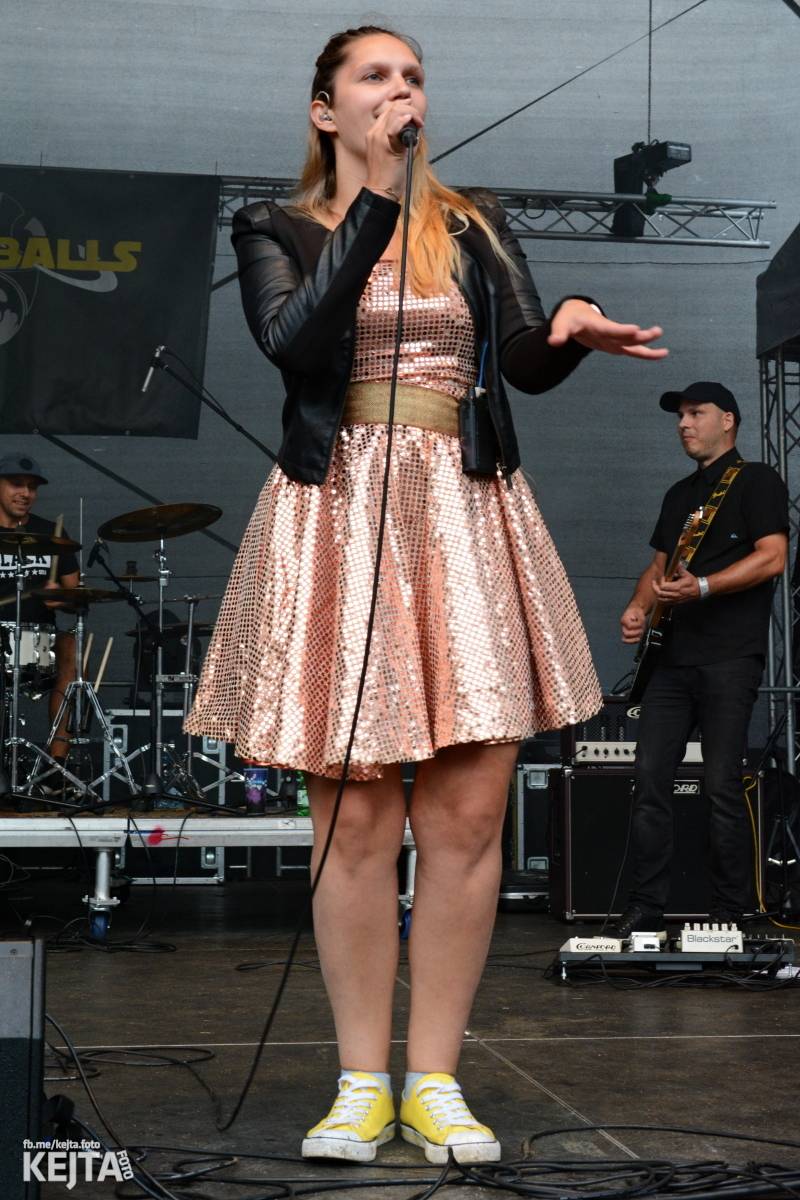 Běsnění na Valníku. Druhý den vystoupily kapely zakázanÝ ovoce, Totální nasazení nebo Znouzectnost