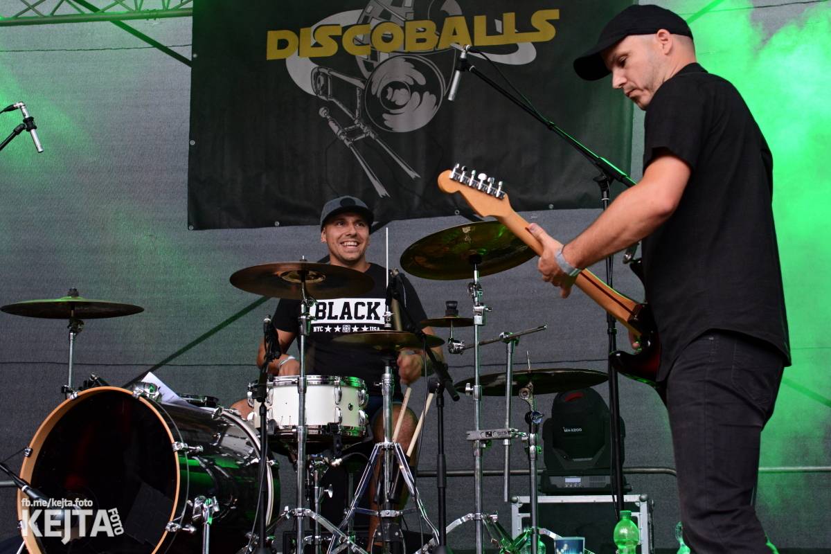 Běsnění na Valníku. Druhý den vystoupily kapely zakázanÝ ovoce, Totální nasazení nebo Znouzectnost