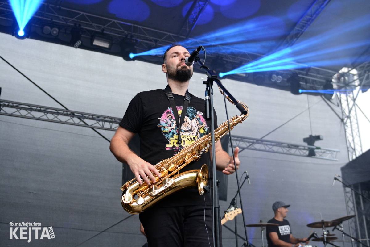 Běsnění na Valníku. Druhý den vystoupily kapely zakázanÝ ovoce, Totální nasazení nebo Znouzectnost