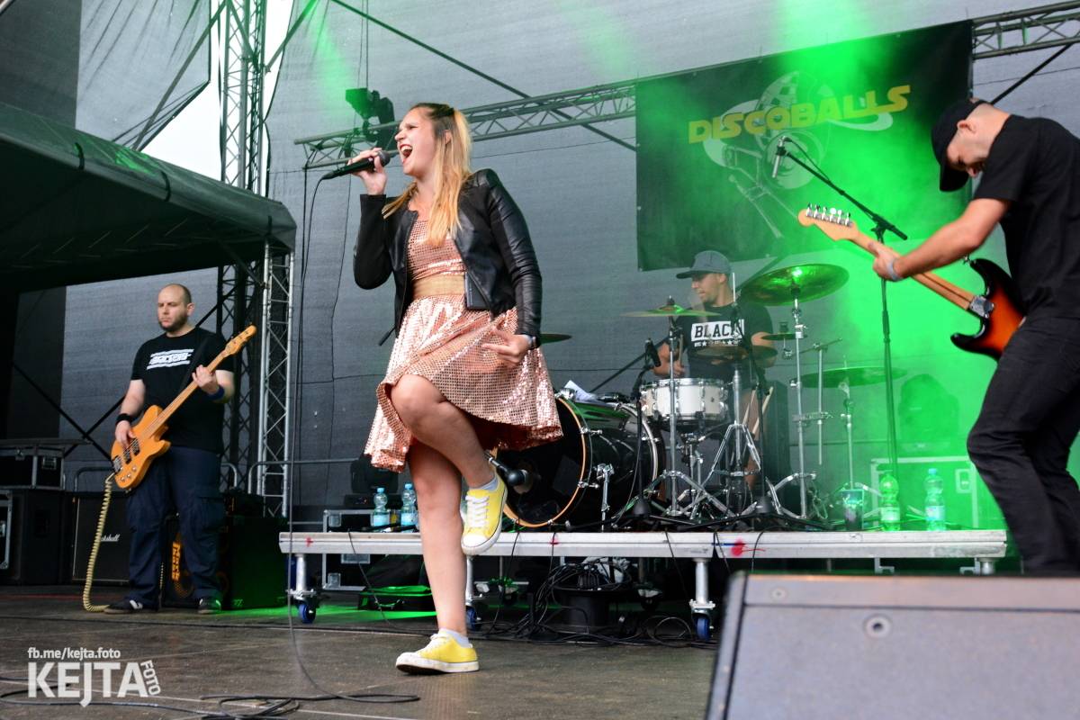 Běsnění na Valníku. Druhý den vystoupily kapely zakázanÝ ovoce, Totální nasazení nebo Znouzectnost