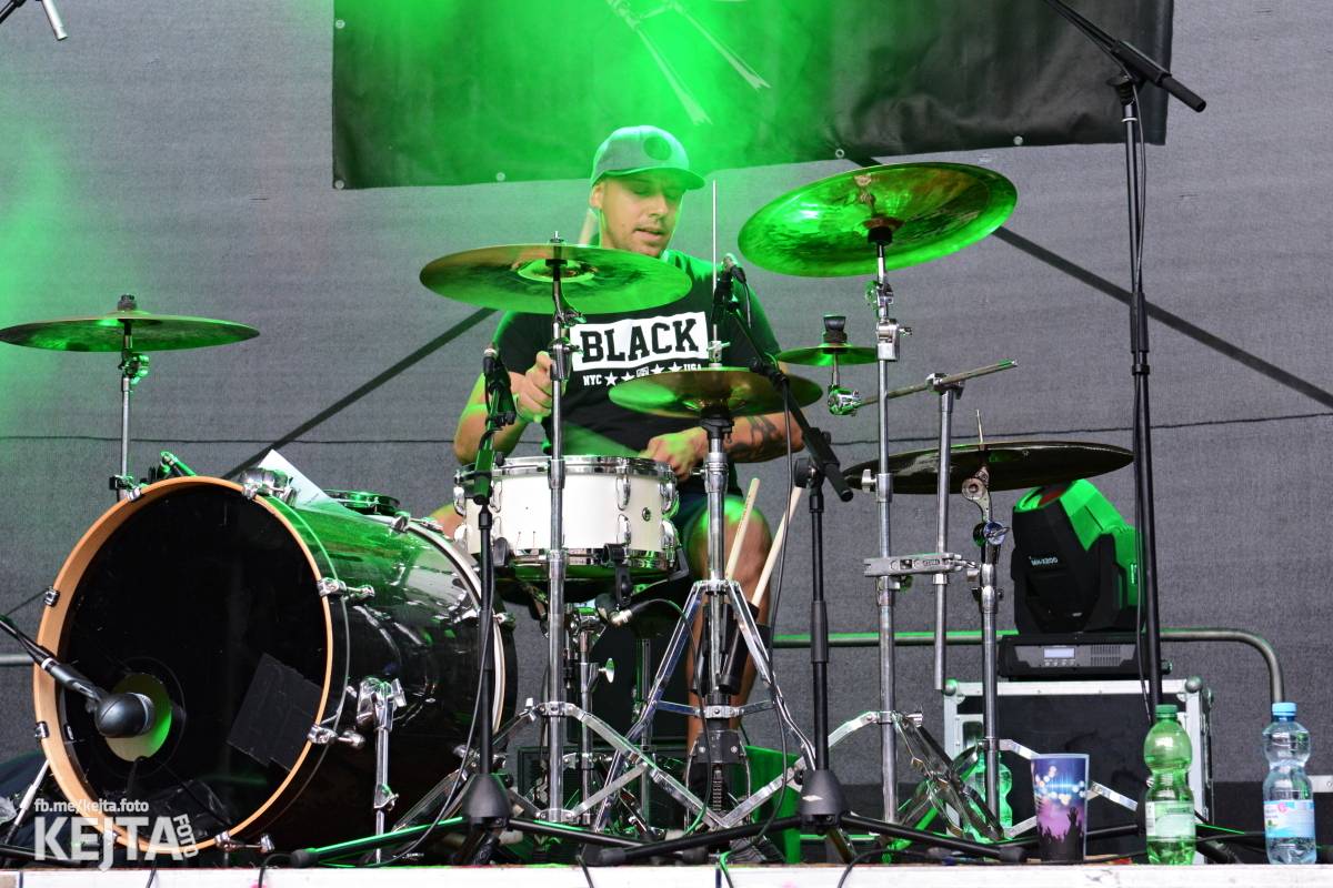 Běsnění na Valníku. Druhý den vystoupily kapely zakázanÝ ovoce, Totální nasazení nebo Znouzectnost