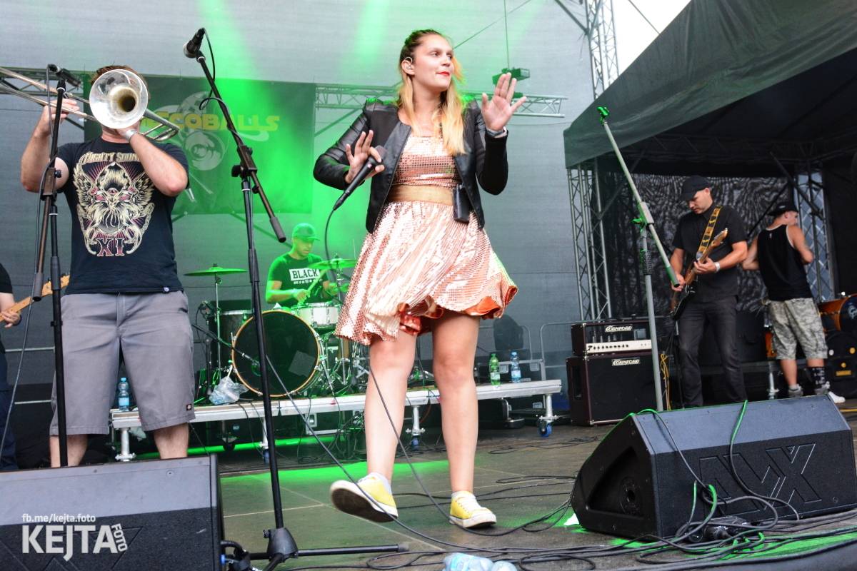 Běsnění na Valníku. Druhý den vystoupily kapely zakázanÝ ovoce, Totální nasazení nebo Znouzectnost