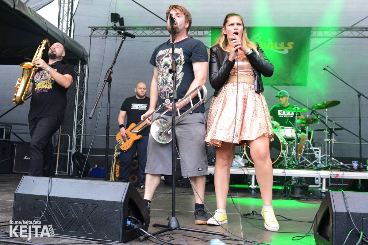 Běsnění na Valníku. Druhý den vystoupily kapely zakázanÝ ovoce, Totální nasazení nebo Znouzectnost