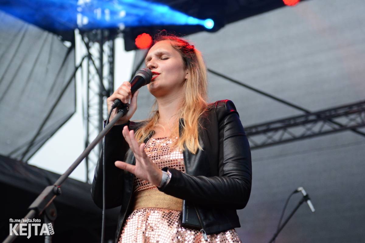 Běsnění na Valníku. Druhý den vystoupily kapely zakázanÝ ovoce, Totální nasazení nebo Znouzectnost