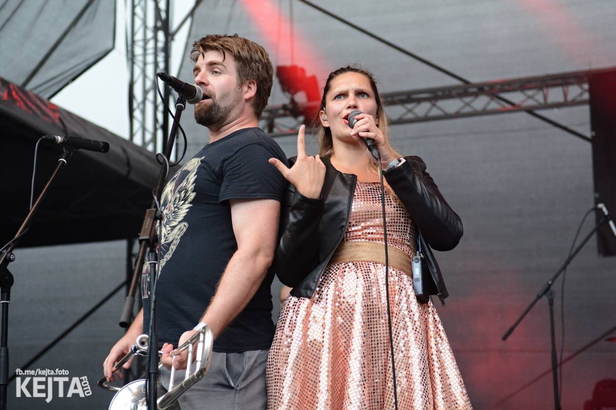 Běsnění na Valníku. Druhý den vystoupily kapely zakázanÝ ovoce, Totální nasazení nebo Znouzectnost