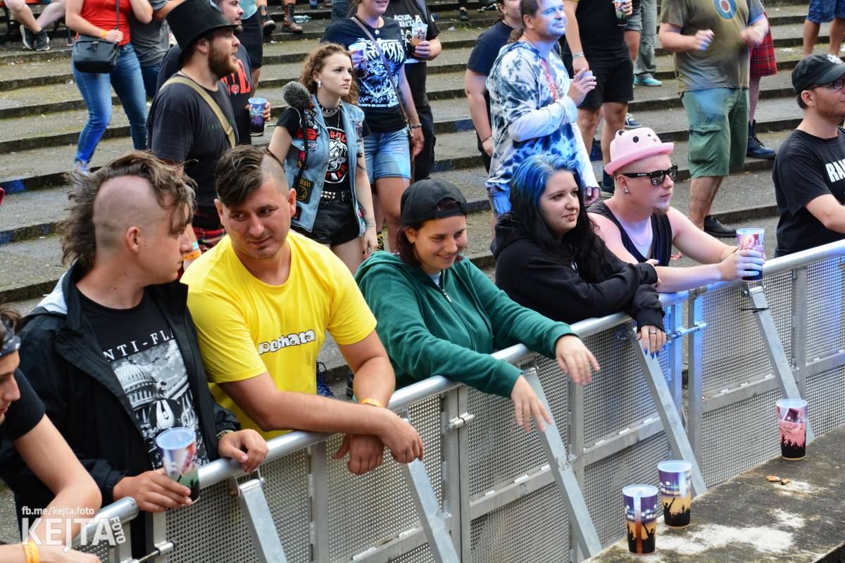 Běsnění na Valníku. Druhý den vystoupily kapely zakázanÝ ovoce, Totální nasazení nebo Znouzectnost