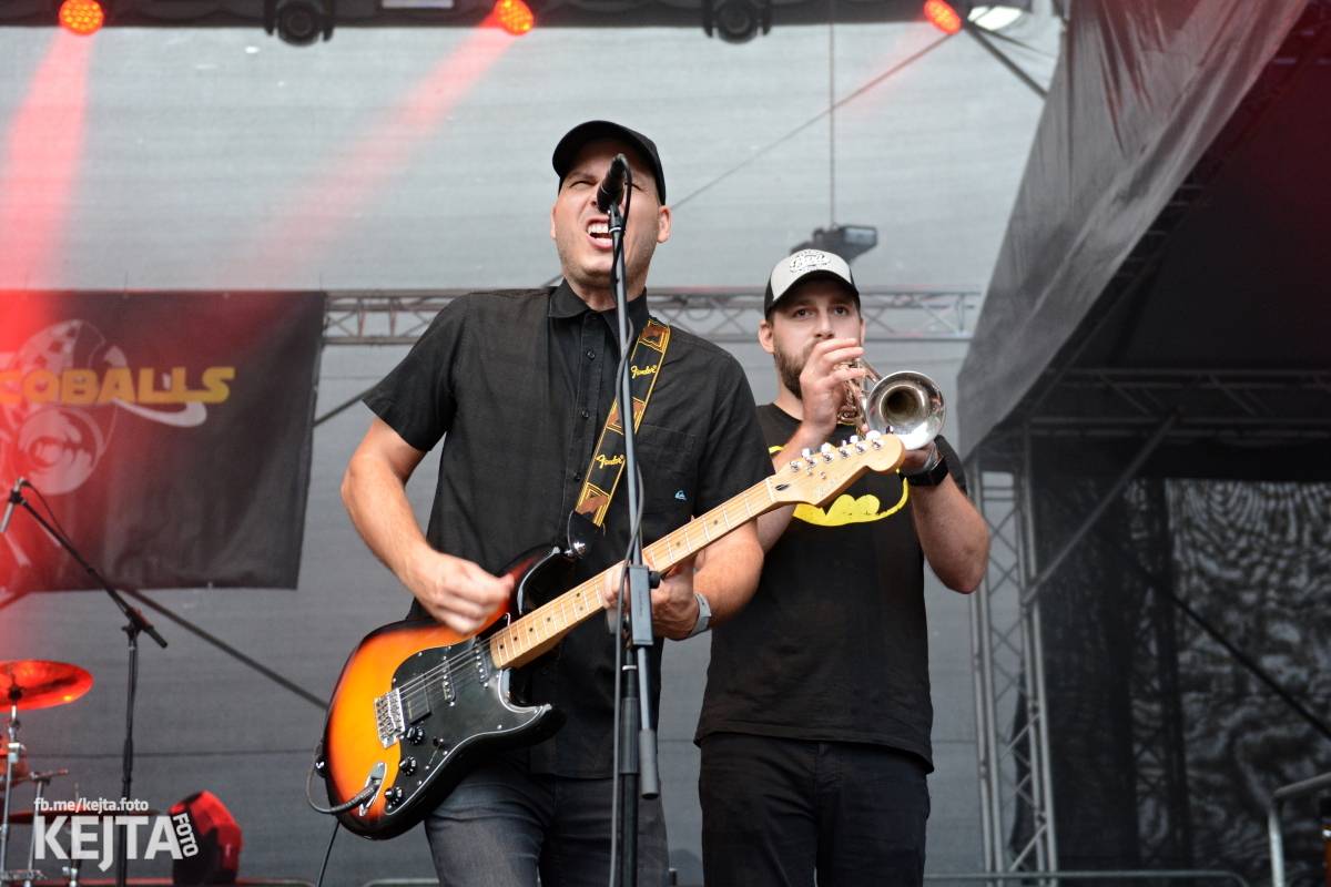 Běsnění na Valníku. Druhý den vystoupily kapely zakázanÝ ovoce, Totální nasazení nebo Znouzectnost