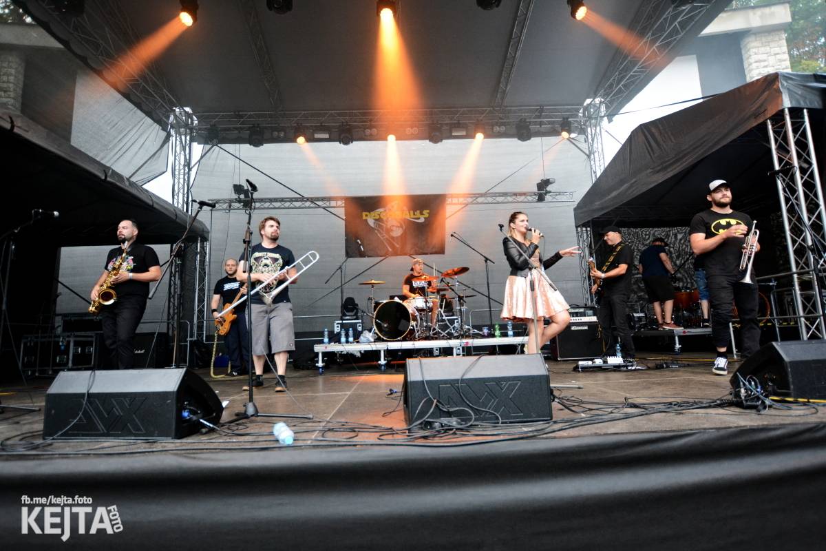 Běsnění na Valníku. Druhý den vystoupily kapely zakázanÝ ovoce, Totální nasazení nebo Znouzectnost