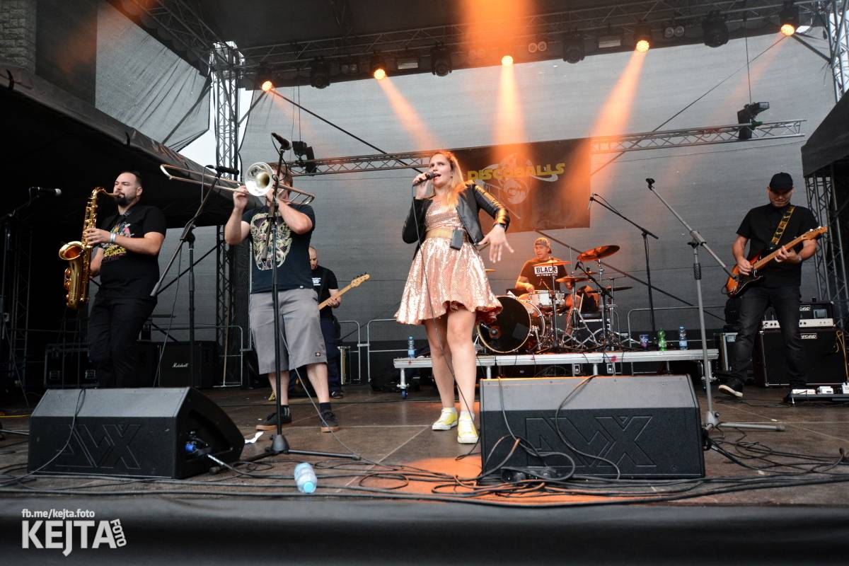 Běsnění na Valníku. Druhý den vystoupily kapely zakázanÝ ovoce, Totální nasazení nebo Znouzectnost