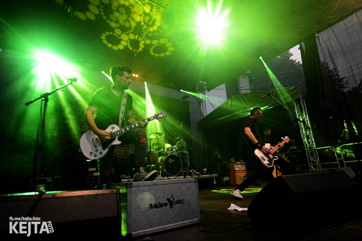 Běsnění na Valníku. Druhý den vystoupily kapely zakázanÝ ovoce, Totální nasazení nebo Znouzectnost