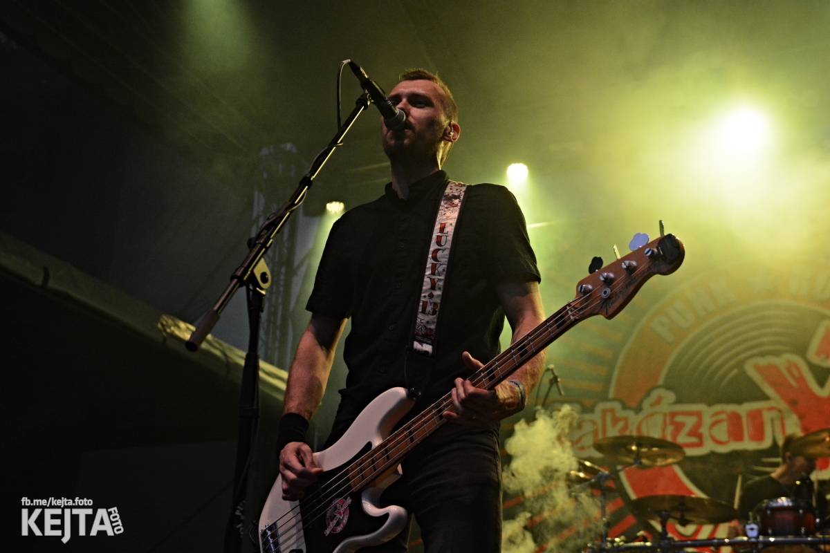 Běsnění na Valníku. Druhý den vystoupily kapely zakázanÝ ovoce, Totální nasazení nebo Znouzectnost