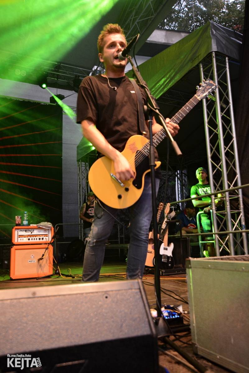 Běsnění na Valníku. Druhý den vystoupily kapely zakázanÝ ovoce, Totální nasazení nebo Znouzectnost