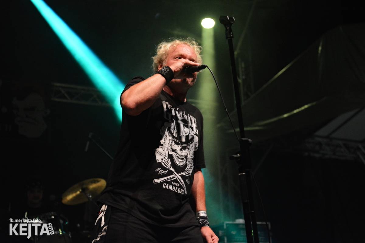 Běsnění na Valníku. Druhý den vystoupily kapely zakázanÝ ovoce, Totální nasazení nebo Znouzectnost