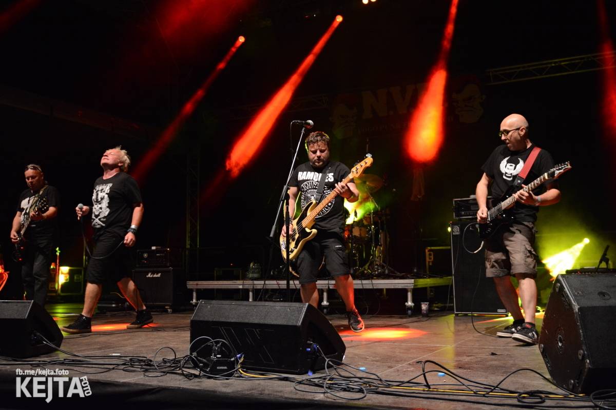 Běsnění na Valníku. Druhý den vystoupily kapely zakázanÝ ovoce, Totální nasazení nebo Znouzectnost