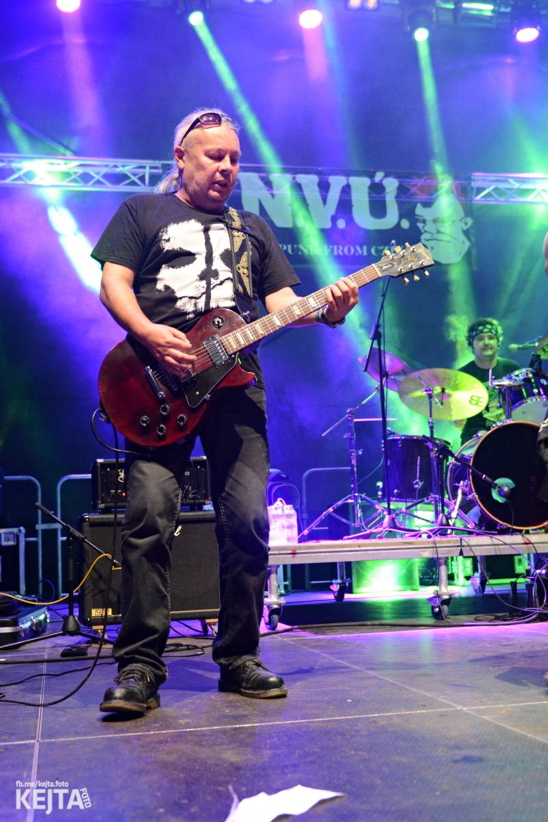 Běsnění na Valníku. Druhý den vystoupily kapely zakázanÝ ovoce, Totální nasazení nebo Znouzectnost