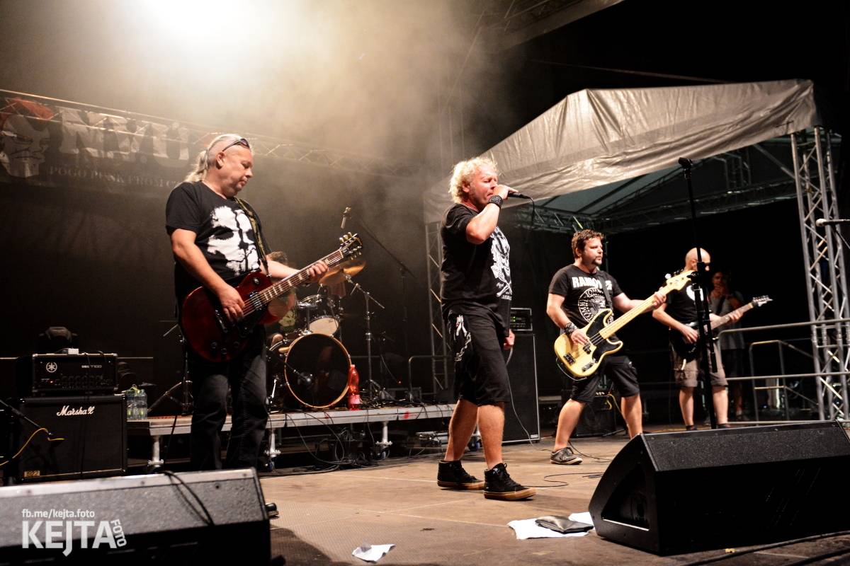 Běsnění na Valníku. Druhý den vystoupily kapely zakázanÝ ovoce, Totální nasazení nebo Znouzectnost