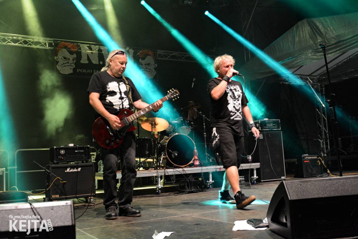 Běsnění na Valníku. Druhý den vystoupily kapely zakázanÝ ovoce, Totální nasazení nebo Znouzectnost