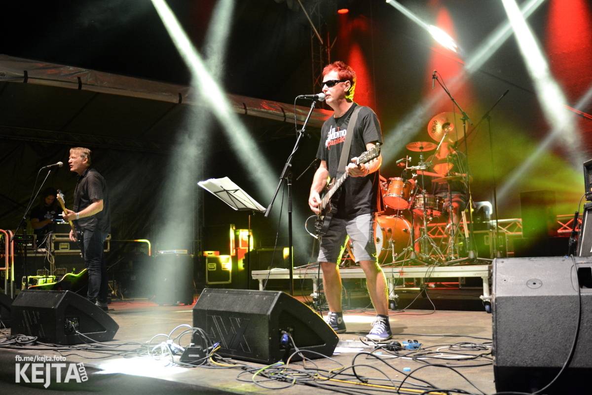 Běsnění na Valníku. Druhý den vystoupily kapely zakázanÝ ovoce, Totální nasazení nebo Znouzectnost