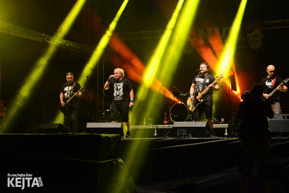 Běsnění na Valníku. Druhý den vystoupily kapely zakázanÝ ovoce, Totální nasazení nebo Znouzectnost