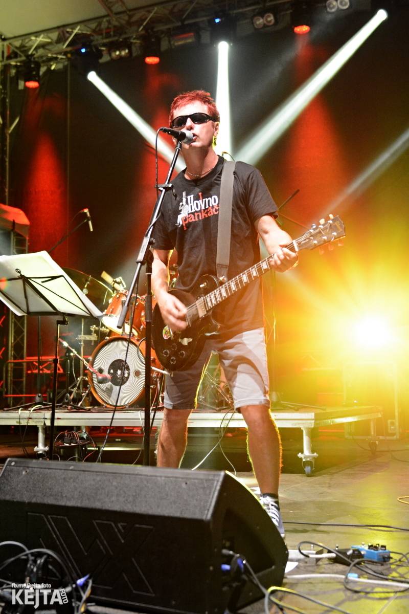 Běsnění na Valníku. Druhý den vystoupily kapely zakázanÝ ovoce, Totální nasazení nebo Znouzectnost