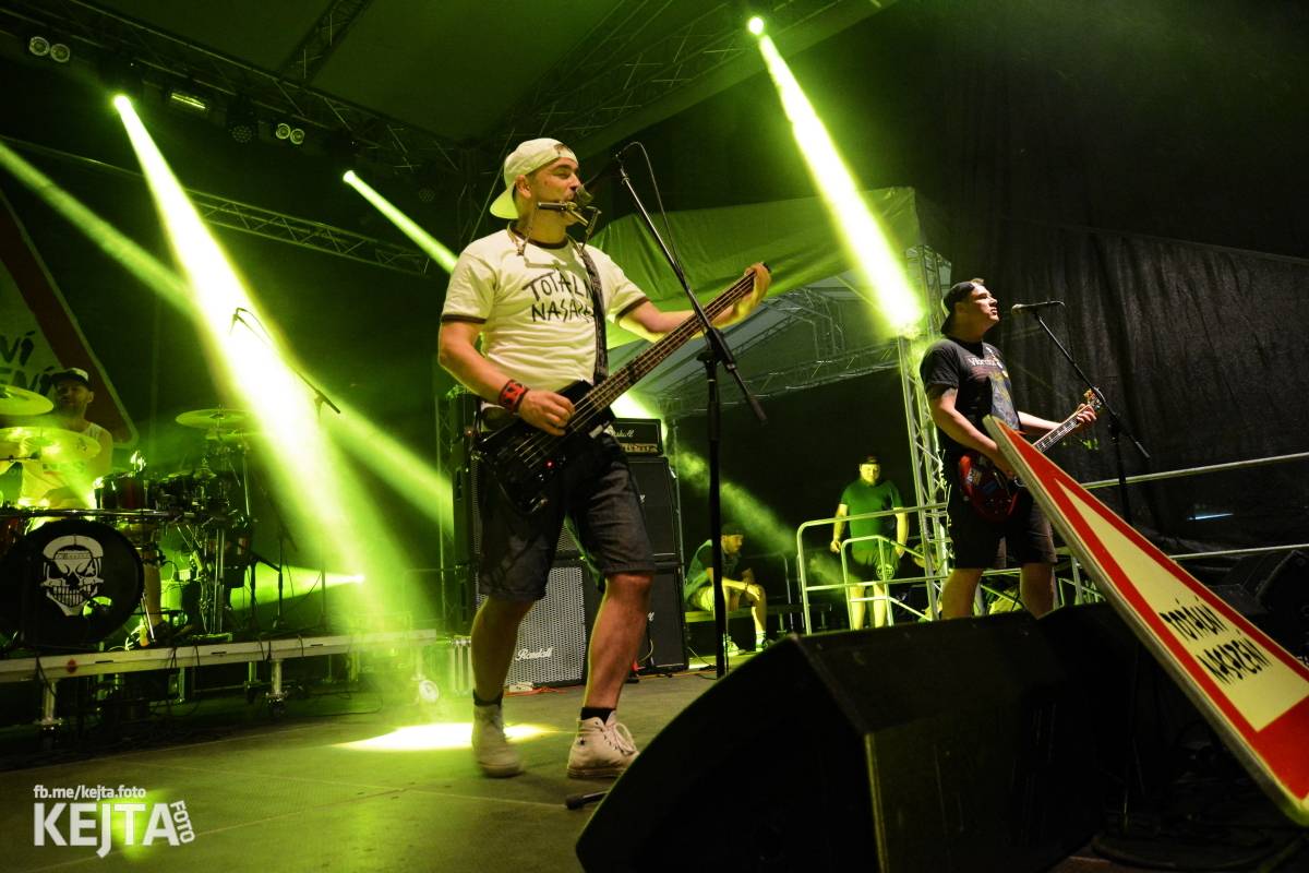 Běsnění na Valníku. Druhý den vystoupily kapely zakázanÝ ovoce, Totální nasazení nebo Znouzectnost