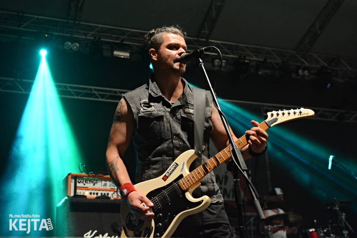 Běsnění na Valníku. Druhý den vystoupily kapely zakázanÝ ovoce, Totální nasazení nebo Znouzectnost