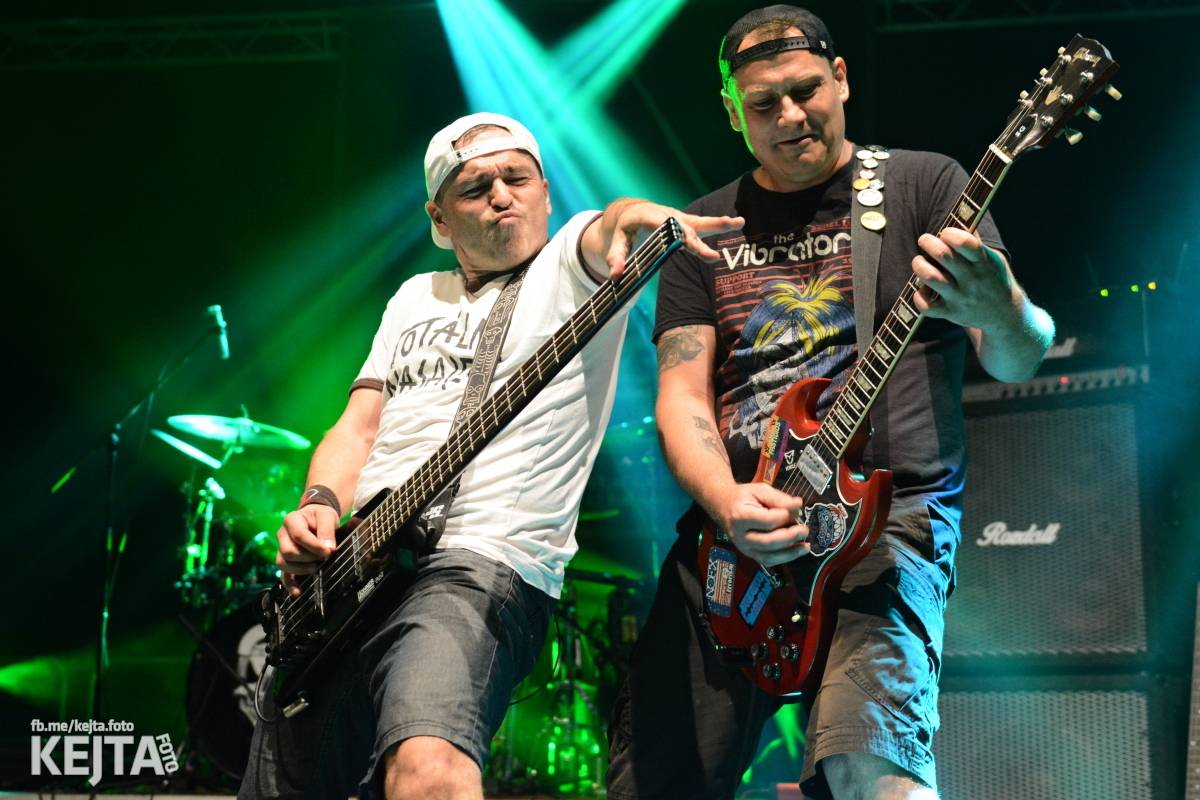 Běsnění na Valníku. Druhý den vystoupily kapely zakázanÝ ovoce, Totální nasazení nebo Znouzectnost