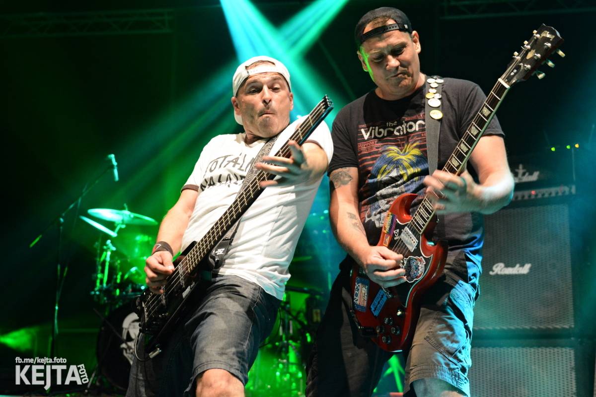 Běsnění na Valníku. Druhý den vystoupily kapely zakázanÝ ovoce, Totální nasazení nebo Znouzectnost