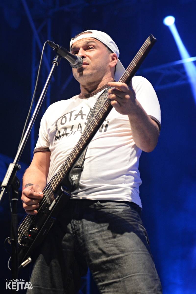 Běsnění na Valníku. Druhý den vystoupily kapely zakázanÝ ovoce, Totální nasazení nebo Znouzectnost